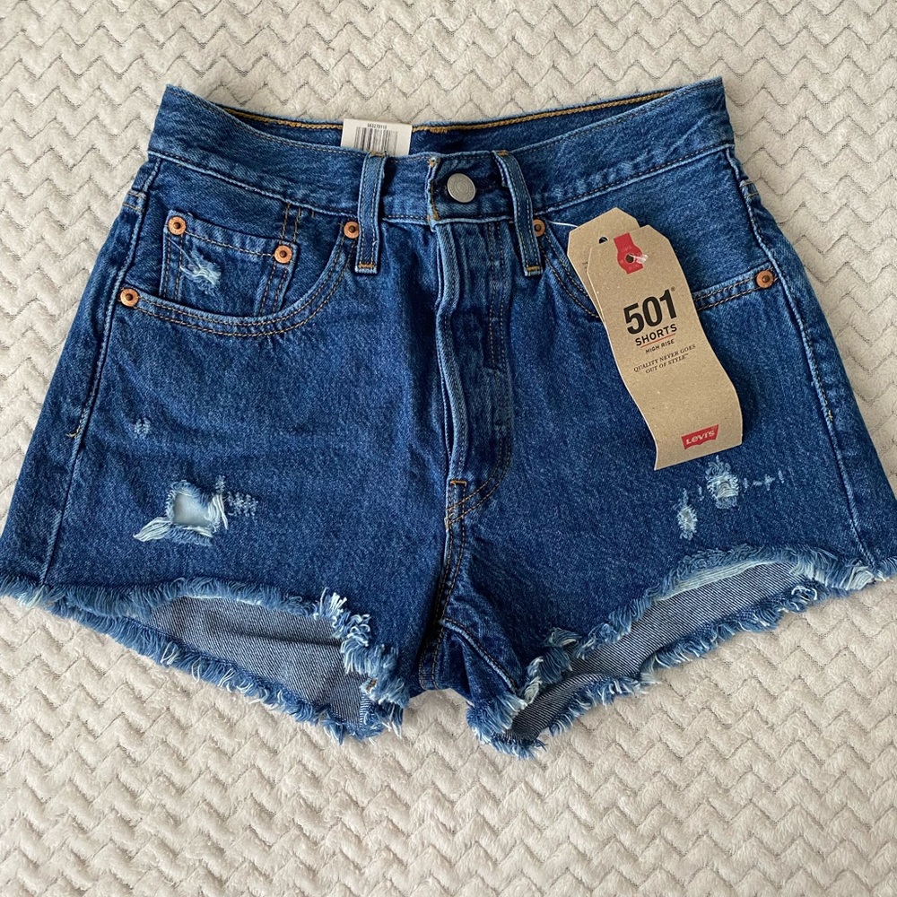 NEW Levi’s high rise shorts